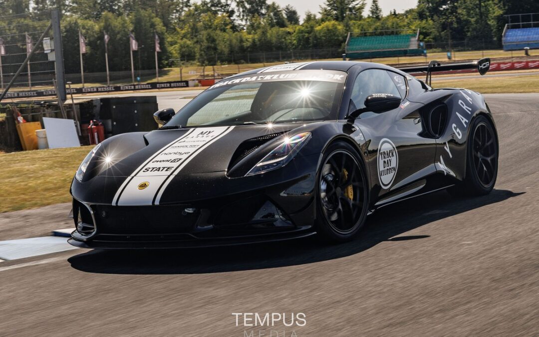 Lotus Emira Cup R